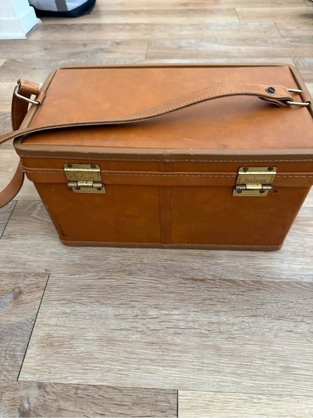Leather Carry Case Bag in Tan - Vintage Hartmann Make Up Bag. No Key
